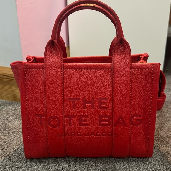Marc jacob ‘s red leather tote bag
